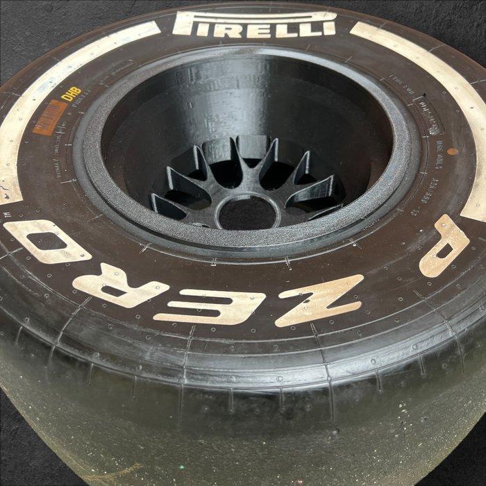 Band - Pirelli - PZero F1, Verzamelen, Automerken, Motoren en Formule 1