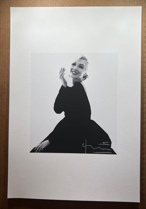 Bert Stern (1929–2013) - Marilyn Monroe Smiling in the Dior, Antiek en Kunst, Kunst | Designobjecten