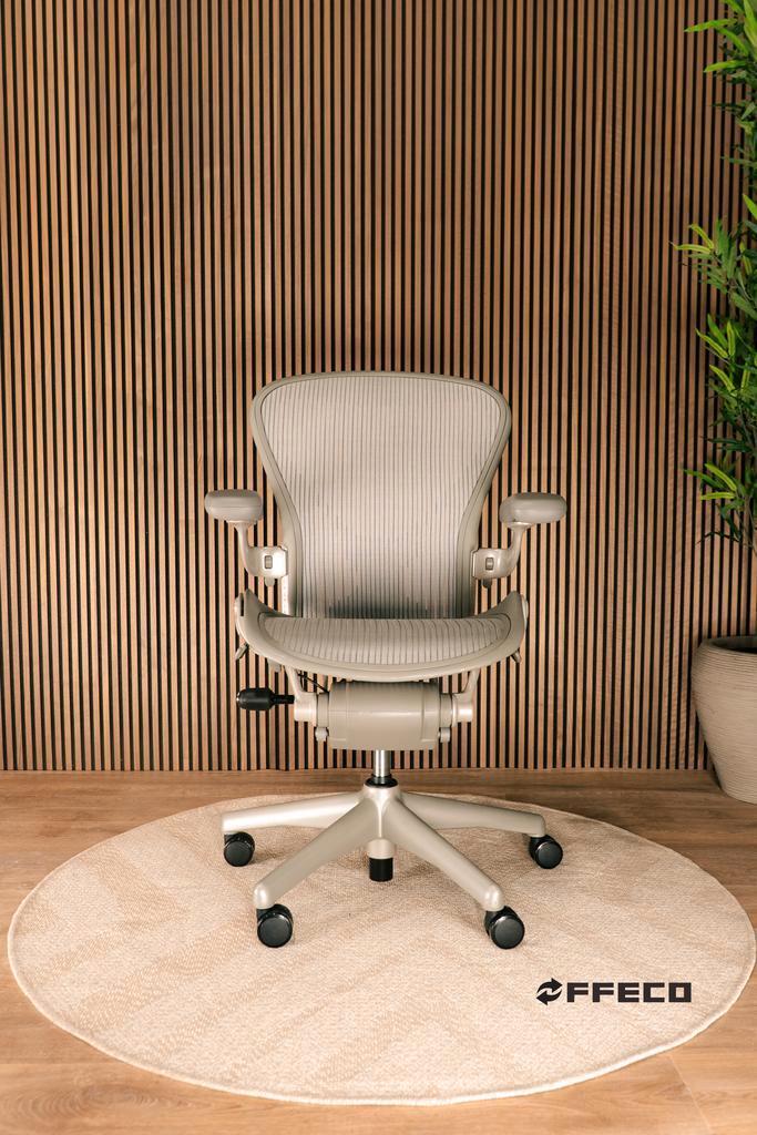 Herman Miller Aeron Titanium (Witte Bureaustoel), Huis en Inrichting, Bureaustoelen, Bureaustoel, Wit, Zo goed als nieuw, Ergonomisch