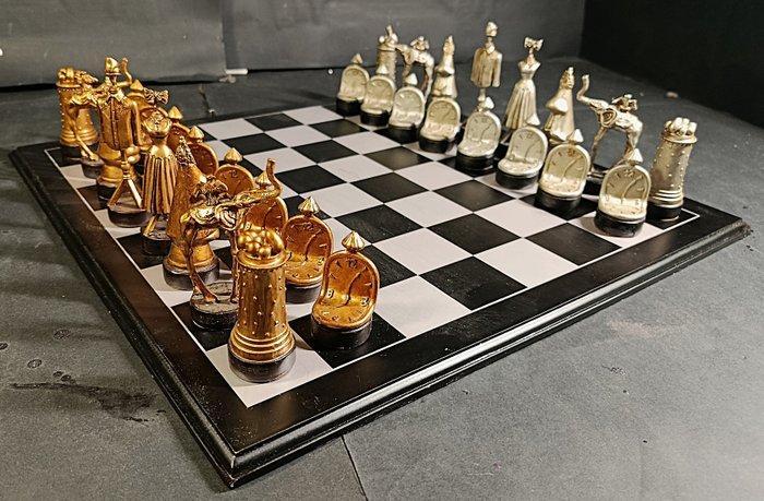 Fundación Salvador Dalí - Schaakspel - Hars, hout, Antiek en Kunst, Curiosa en Brocante