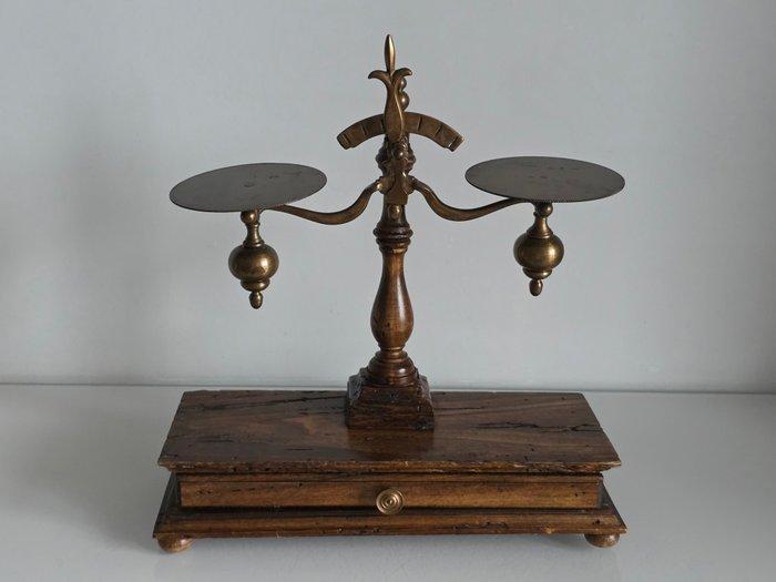 Zabytkowa waga szalkowa, woskie Art Deco z pocztku XX, Antiek en Kunst, Antiek | Keukengerei