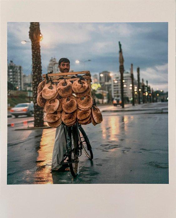 José Nicolas - Vendeur de pain à Beyrouth 2002, Antiek en Kunst, Kunst | Designobjecten