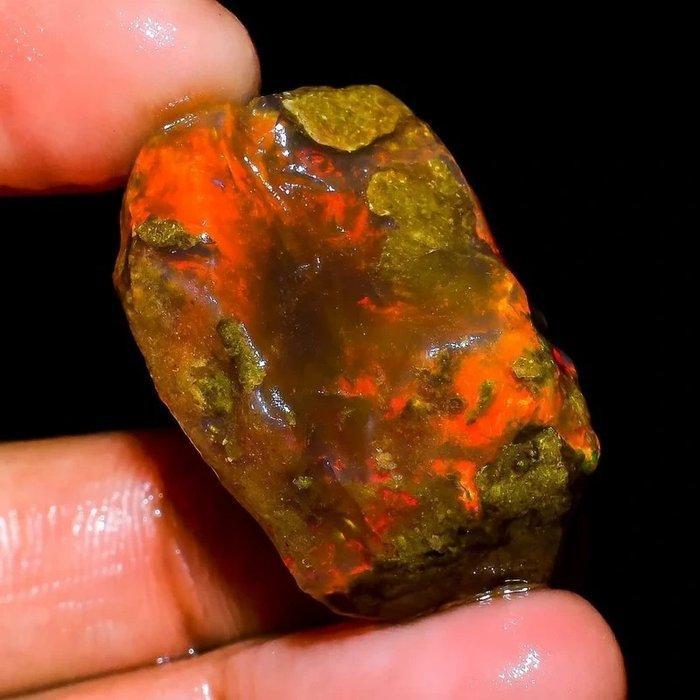 Opaal En bruto de multicolor vuur ¡Heel zeldzaam! 51Ct- 10.2, Verzamelen, Mineralen en Fossielen