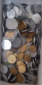Wereld. Lot consisting of approximately 9 kg of coins, Timbres & Monnaies