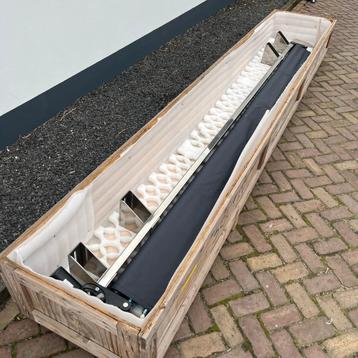 Bieden: Stainless steel retractable awning with beschikbaar voor biedingen