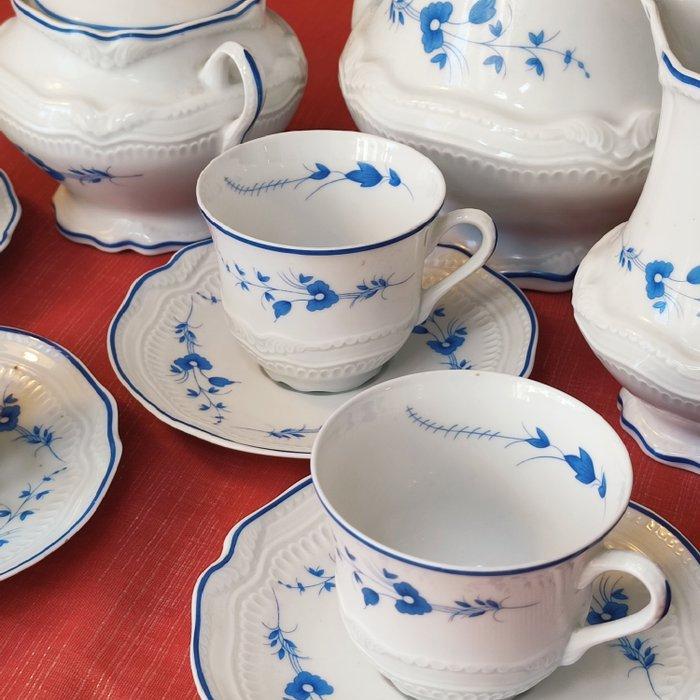 Signé Bernardaud - Tafelservies (15) - Bloemendecor in blauw, Antiek en Kunst, Antiek | Meubels | Tafels
