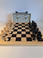 Schaakspel - Staunton Schaakspel met schaakbord en