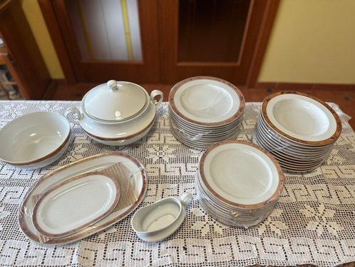 Art Bavaria - Art Bavaria - Service de table pour 12 (42) -, Antiek en Kunst, Antiek | Meubels | Tafels