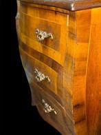 Commode - Massiefhouten kast met walnoothoutfurnier,, Antiek en Kunst