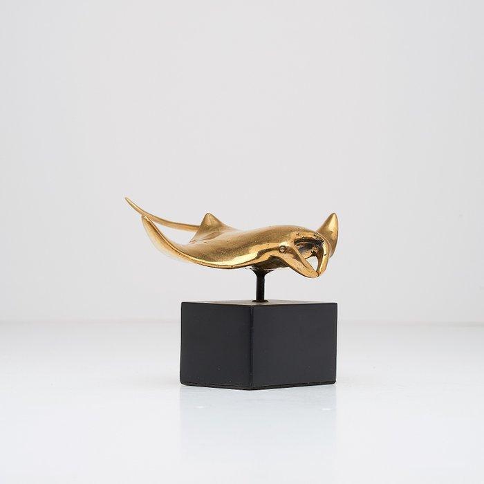 Sculpture, NO RESERVE PRICE - Sculpture Manta Ray on a Base, Antiek en Kunst, Kunst | Designobjecten
