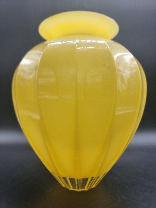 Vaas - Facetgeslepen 15 zijden - geblazen glas - Glas met, Antiek en Kunst, Curiosa en Brocante