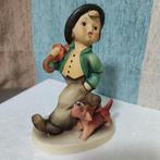 Goebel Hummel - Statue, Strolling Along - TMK5 - 12.5 cm -, Antiek en Kunst