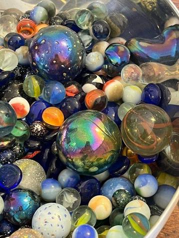 Pièce de jeu - Une grande collection de billes en verre