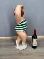 Dikke dame - Figure - “Dikke” dame in groen-wit badpak -