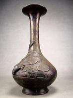 Vase - Bronze, Vase avec un motif de lotus, étang et crabe