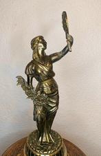 Beeld, Dama con espejo La Vanidad - 3,7 kg - 40 cm -