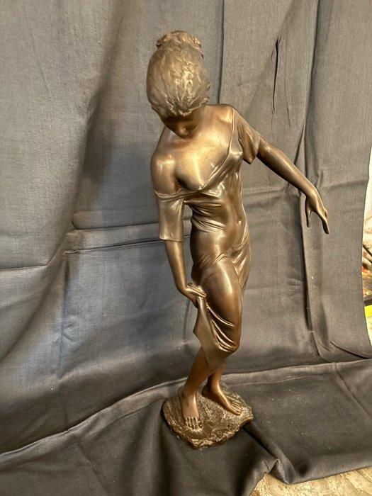 Erwin A. Schinzel (1919-2018) - sculptuur, Mädchen mit Kleid, Antiek en Kunst, Antiek | Keramiek en Aardewerk