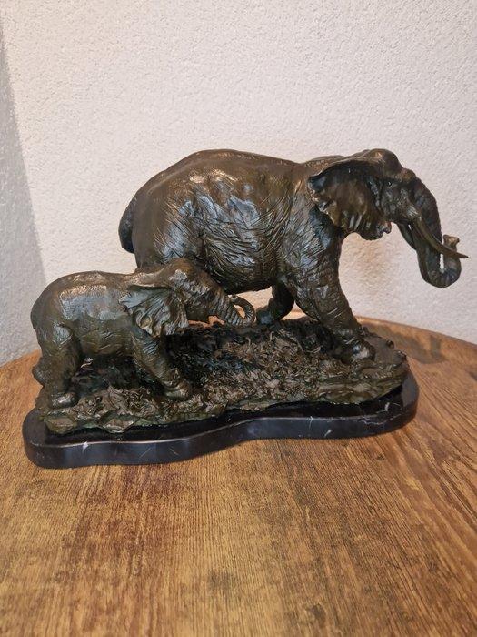 Beeld, Bronzen olifant met haar jong - 22 cm - Brons, Antiek en Kunst, Curiosa en Brocante