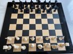 Schaakspel - Hout en plastic, Antiek en Kunst