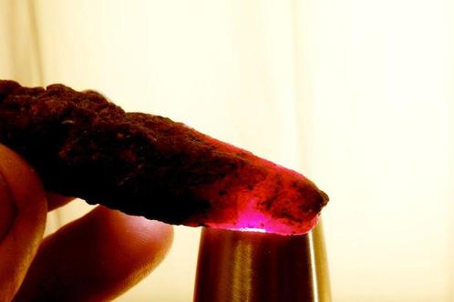 Robijn 213 karaat rauwe onbehandelde robijnkristal- 42.76 g, Verzamelen, Mineralen en Fossielen