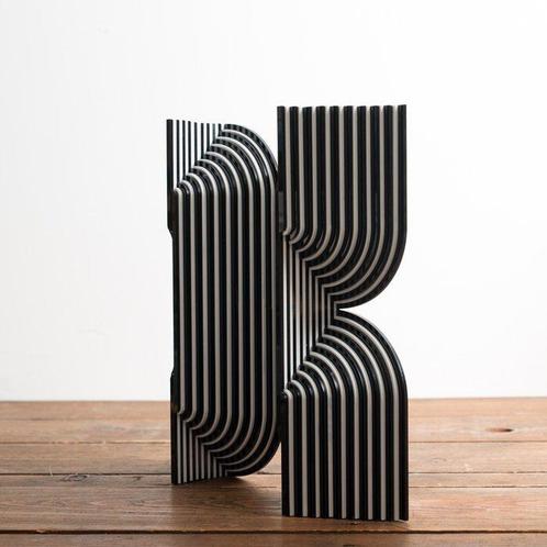 Gio Schiano - sculptuur, VIBRA - 30 cm - Gegoten, Antiek en Kunst, Kunst | Designobjecten