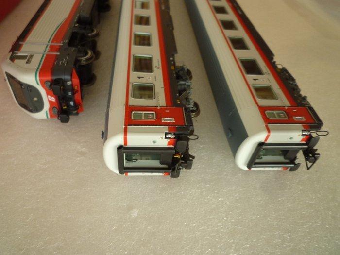 Rivarossi H0 - HR2904S & HR4351 - Modeltrein (1) - E402B 164, Hobby & Loisirs créatifs, Trains miniatures | HO