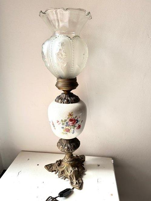 Buffet tafellamp - Biscuit porselein - olielamp brons glas, Antiek en Kunst, Curiosa en Brocante