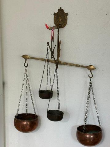 Weegschaal (3) - Antieke Weegschalen Met Bronzen Wandhaak ( beschikbaar voor biedingen