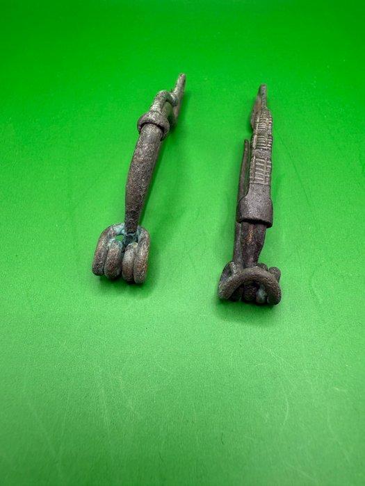 Keltisch Brons Fibel, Handtassen en Accessoires, Antieke sieraden