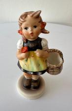 Goebel - Beeldje - Magnificient Sister (Girl with Basket