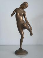 Beeldje - Zakadanie sandaa Arthur Wilhelm Otto