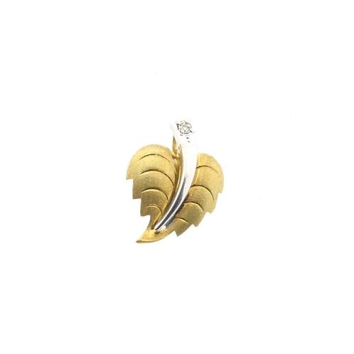 Bicolor gouden hanger van een blad met diamant | 0,02 ct., Handtassen en Accessoires, Bedels, Gebruikt, Overige merken, Goud, Ophalen of Verzenden