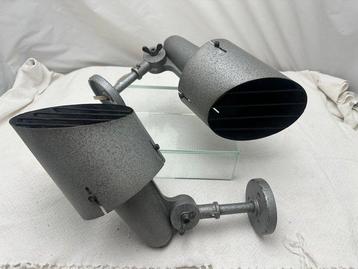 Projecteur (2) - Préssofusé - paroi orientable