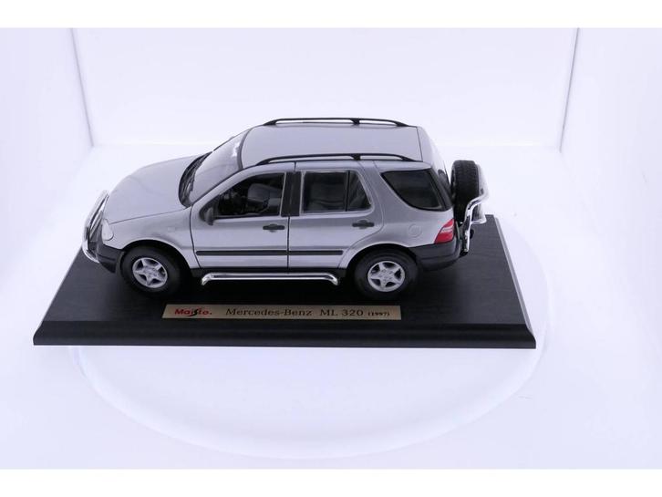 Schaal 1:18 MAISTO 31847 MERCEDES-BENZ ML 320 1997 #2475, Hobby en Vrije tijd, Modelauto's | 1:18, Gebruikt, Maisto, Ophalen of Verzenden