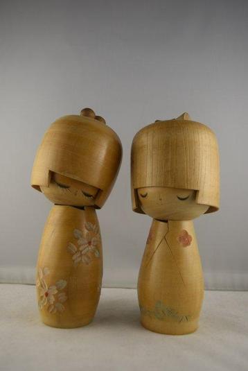 Twee Japanse Kokeshi-poppen - Hout - Izumi Ueda and Ishida