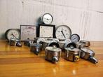 Industriële apparatuur - Oude vintage manometers - Polen