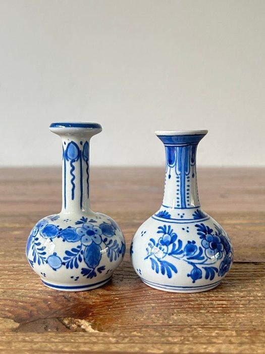 De Porceleyne Fles, Delft - Vase (2) - Faïence - Petites, Antiek en Kunst, Antiek | Glaswerk en Kristal