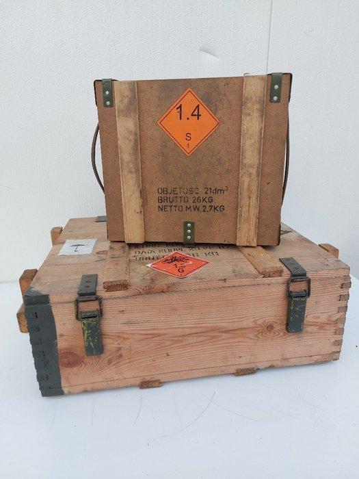 Kist (2) - Hout - legerkist militair, Antiek en Kunst, Curiosa en Brocante