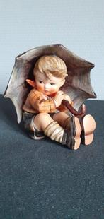 Goebel - Beeldje - Hummel 152 0/A Umbrella Boy inclusief, Antiek en Kunst