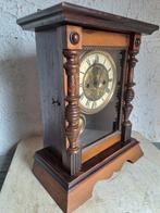 Pendule de cheminée - Bois - 1850-1900 - Une horloge de