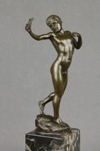 Sculpture, Milo - Boy with Slingshot - 2 kg - 32 cm - Bronze, Antiek en Kunst