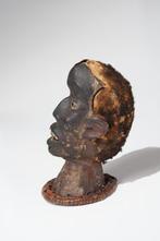 Een houten hoofdbeeldhouwwerk - Hoofd - EKoi - Nigeria