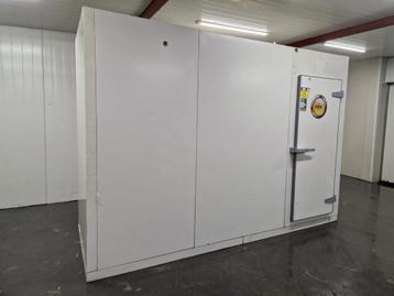 Koelcel 316 x 106 x 226 cm beschikbaar voor biedingen