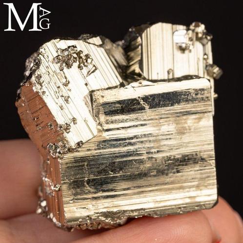 Een prachtig, perfect gevormd pyrietkristal Kubieke pyriet –, Verzamelen, Mineralen en Fossielen