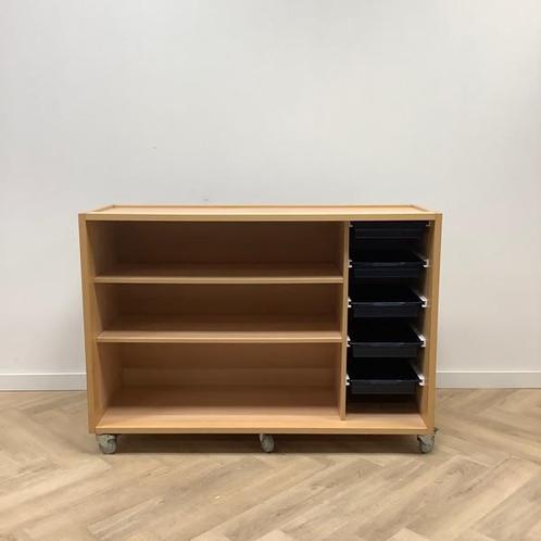 Tweedehands verrijdbare houten schoolkast, vv 2 legborden en, Huis en Inrichting, Kasten | Overige, Gebruikt