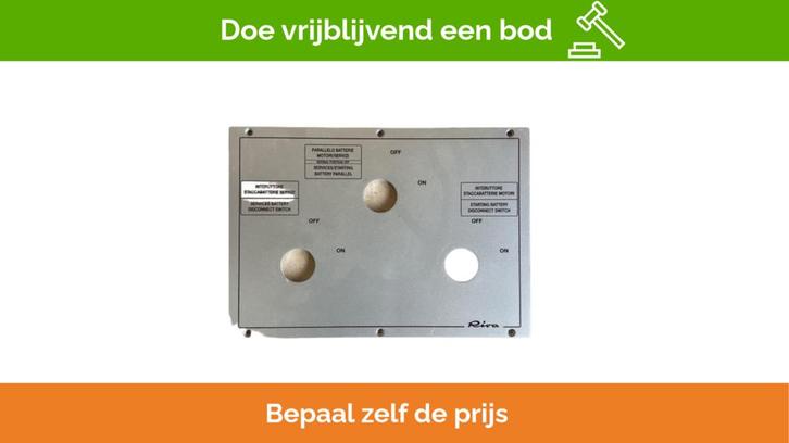 Bieden: Riva battery switch panel plate silver, Sports nautiques & Bateaux, Accessoires navigation, Enlèvement ou Envoi