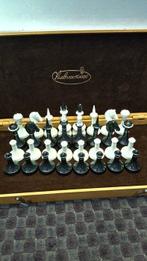 Jeu déchecs - Souvenir chess set, Olympic style. 1980s.