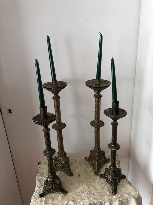 Kaarsenhouder (4) - Brons, Twee paren kandelaars uit de, Antiek en Kunst, Kunst | Niet-Westerse kunst