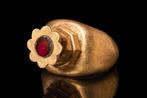 Merovingisch Gouden ring met granaatedelsteen, Antiek en Kunst