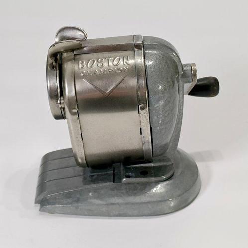C Howard Hunt Manufacturing Camden, NJ - Taille-crayon, Antiek en Kunst, Antiek | Wandborden en Tegels